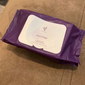 Younique Youology face wipes